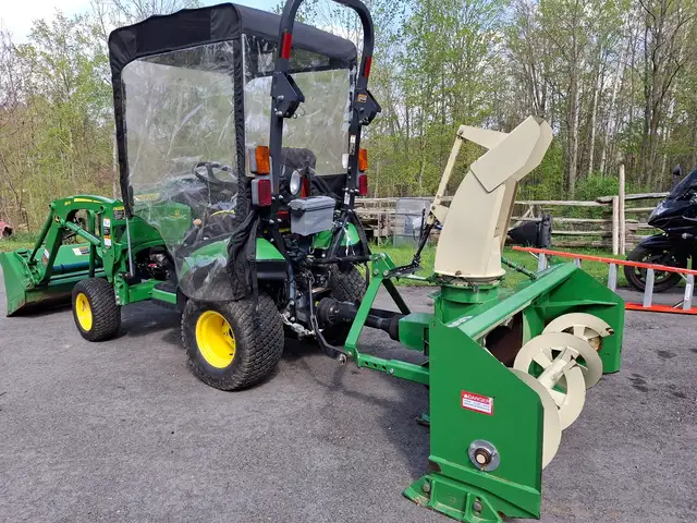 2017 John Deere 1025R 4WD Tractor with Attachments – 387 Hrs in Farming Equipment in Owen Sound - Image 9