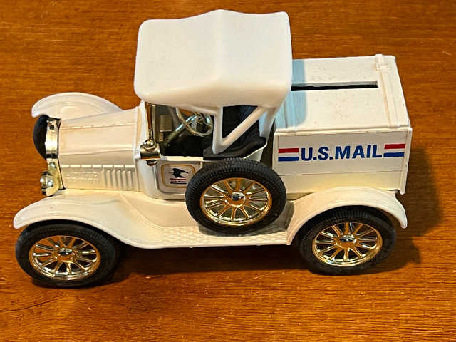 U.S.Mail Truck Bank Built-up H.O. 1918 Runabout ERTL.5 1/2" X3" dans Art et objets de collection  à Longueuil/Rive Sud - Image 2