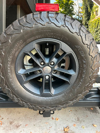 5 OEM Jeep Wrangler JK Rims and Tires (BFG K02 265 70R 17)