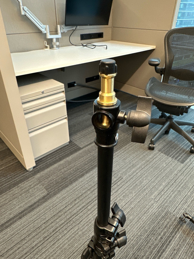 Mantis tripods pair in Cameras & Camcorders in City of Toronto - Image 2