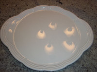 10" White Cake Platter and Cutter