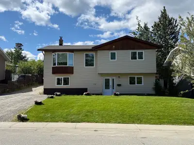 3 Bedroom, 1 Bathroom upper floor of house, in-suite laundry. Beautiful bright open floor plan in th...