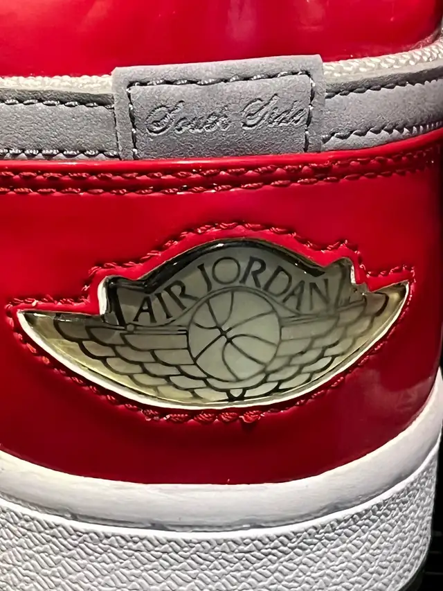 Nike Air Jordan 1 Retro Low South Side-9.5 in Men's Shoes in City of Montréal - Image 3