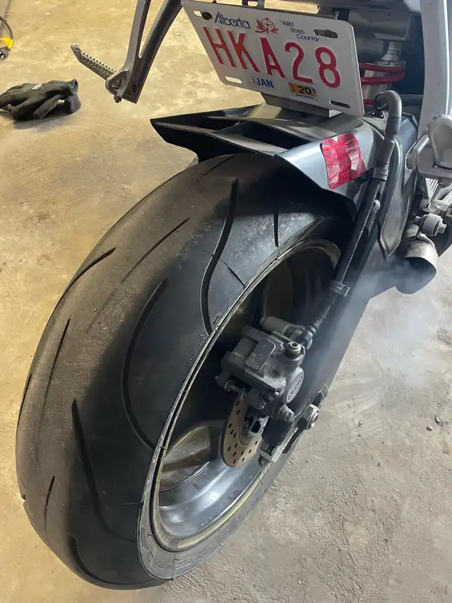 2007 Yamaha R6 in Sport Bikes in Red Deer - Image 10