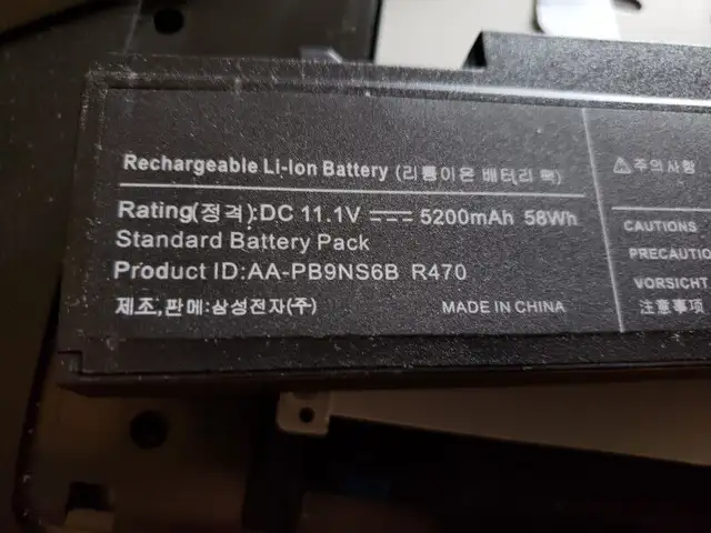 Samsung laptop battery parts screen NP300e5e NP550p5c key keys in Laptop Accessories in Ottawa - Image 4