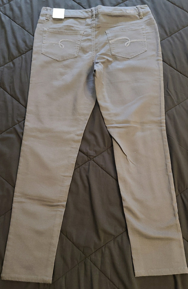NEW! Girls Justice Size 18 Plus Midrise Youth Grey Jegging Pants in Kids & Youth in Mississauga / Peel Region - Image 3