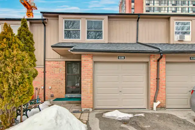 HUGE 4+DEN Townhouse for Rent for Lease (Meadowvale)