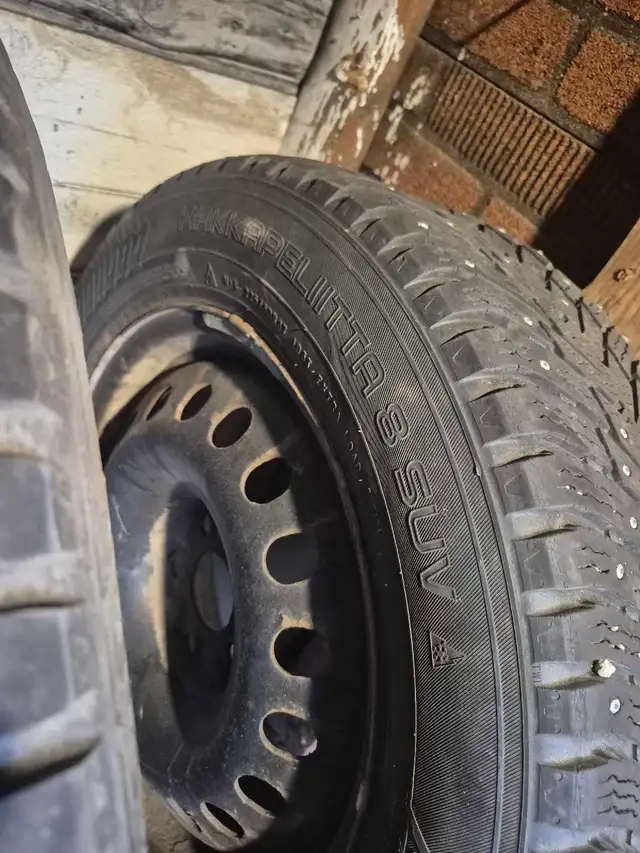 4 Pneus d'hiver à clous Nokian Hakkapeliitta – 225/60R17 in Tires & Rims in Shawinigan - Image 3