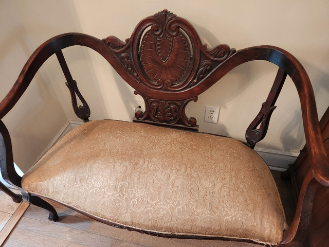 Beautiful Antique Settee. New Price! in Couches & Futons in City of Toronto - Image 2