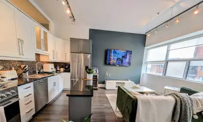 Stylish 2BR Condo in King West | Prime Downtown Location