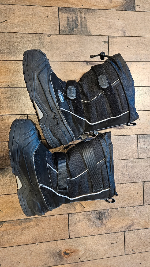 Size 6 Baffin winter boots in Kids & Youth in Edmonton