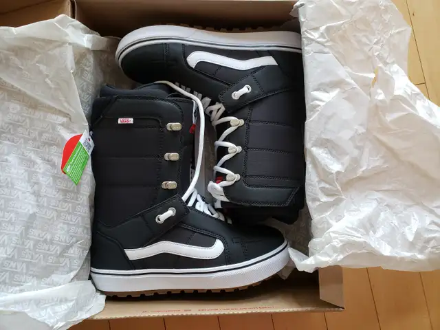 New VANS HI-STANDARD OG snowboard boots 8.5 men's/10 women's in Snowboard in Calgary - Image 3