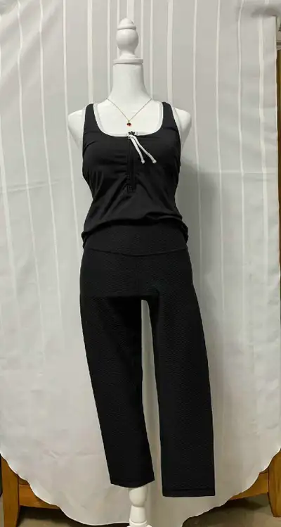 Women's Leggings Kirkland Signature Black Textured Capris, View more