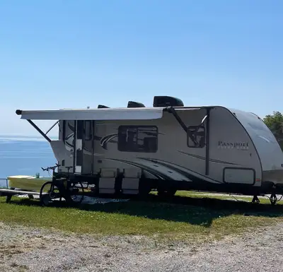 Roulotte Keystone Passeport ultra lite 195rb 2016. 20 pieds. Parfait pour un couple, mais peut accue...