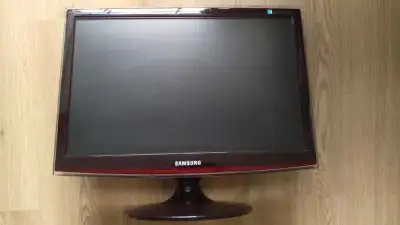 LCD $25 Samsung Synchmaster T220 1680 x 1050 USED, View more