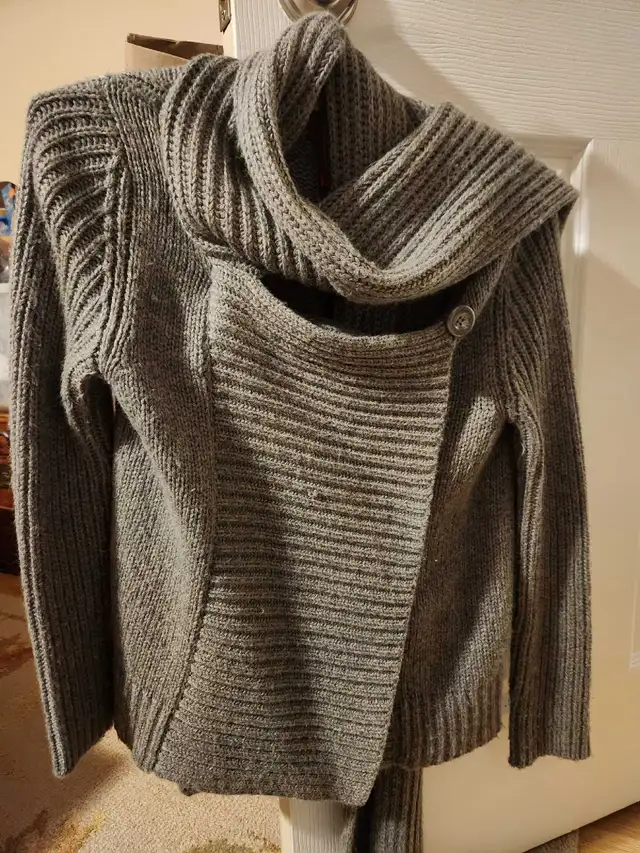 Ladies sweater with attached scarf, size XS fits like a Small