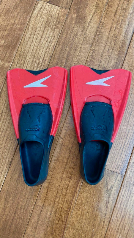 Kids Speedo Switchblade Fins - Size XXXS (Shoe Size 1-1.5) | Water Sports |  City of Toronto | Kijiji
