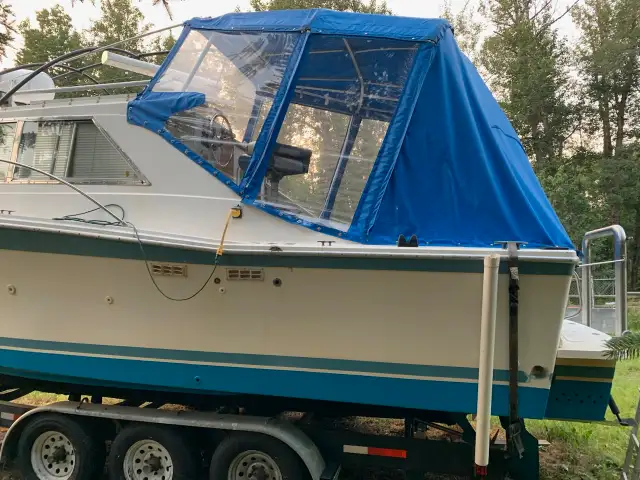 1974 Uniflite 28 ft Sport Sedan Fishing Boat in Powerboats & Motorboats in Campbell River - Image 5