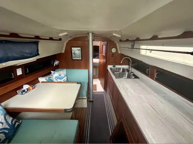 Beautiful 30’ C&C Sailboat  in Sailboats in Victoria - Image 2