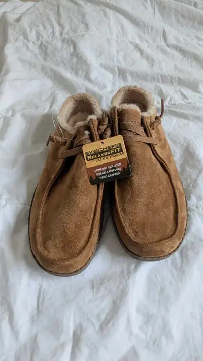 Skechers Relaxed Fit Luxe Size 8, View more