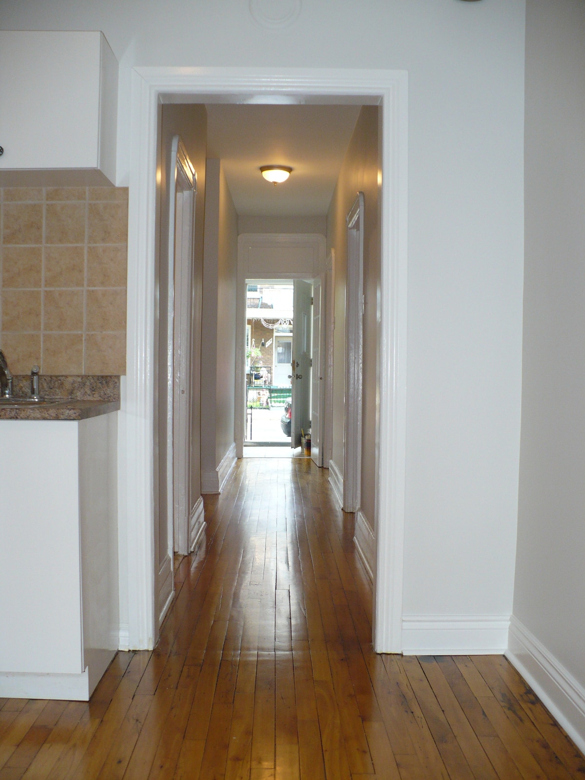 Large Sunny Renovated 2-BR in Verdun - Grand 2 Chambres à Verdun — photo 2