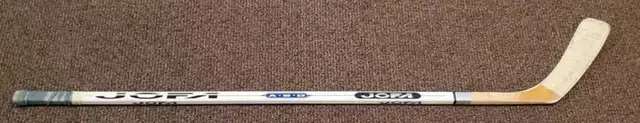 Game Used Yanic Perreault (Toronto Maple Leafs) hockey stick in Arts & Collectibles in City of Toronto - Image 3