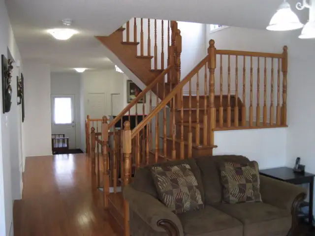 Barrhaven Townhouse for Rent in Long Term Rentals in Ottawa - Image 3