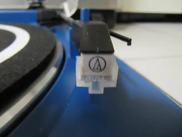 Audio Technica Model AT-LP60 Stereo Turntable Like New Condition in Arts & Collectibles in Mississauga / Peel Region - Image 5