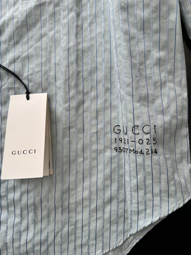 Gucci Shirt dans Hommes  à Longueuil/Rive Sud - Image 3