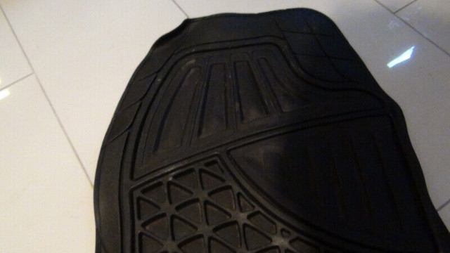 michelin car mats dans Autres pièces et accessoires  à Laval/Rive Nord - Image 3