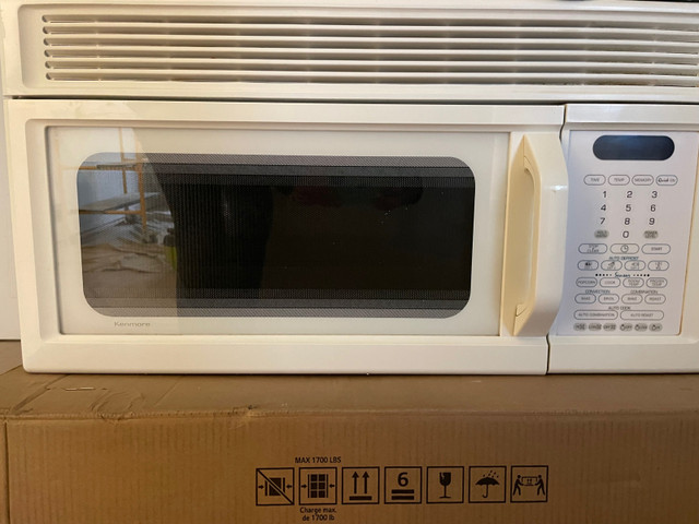 Microwave  in Microwaves & Cookers in Windsor Region