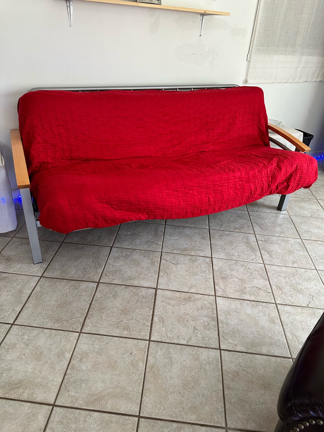futon …. dans Sofas et futons  à Lanaudière - Image 2