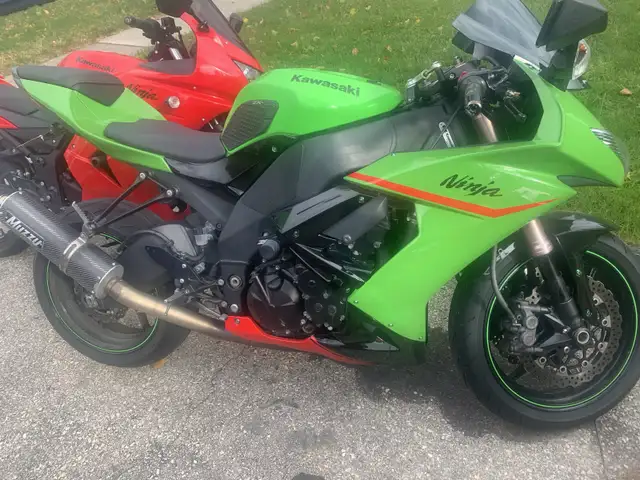 2008 Kawasaki Zx10R in Sport Bikes in Kitchener / Waterloo - Image 2