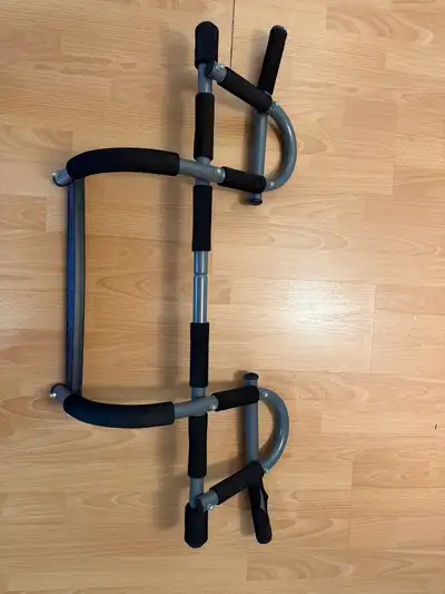 Pull Up Bar for Doorway. Cash only.
