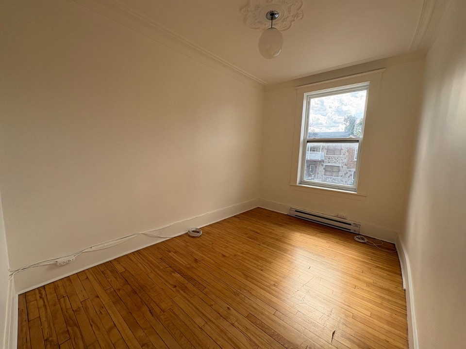 Proche métro Jarry, 2 chambres,2e étage avec balcon 5