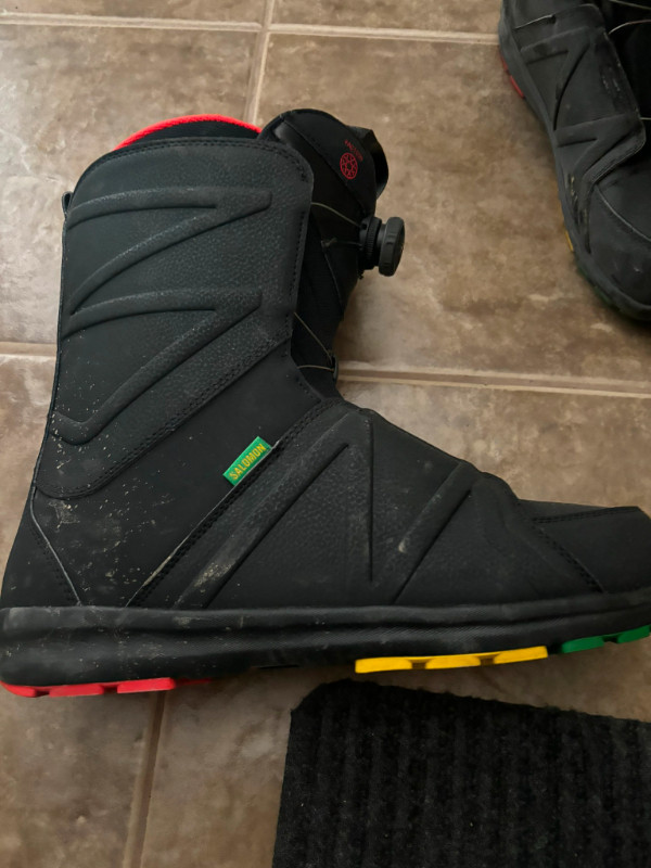 Salomon snowboard boots - SIZE 13 in Snowboard in Calgary - Image 3