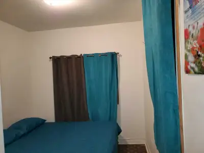 flaites vite disponible immédiatement grande chambre à louer métro du collège,7mn à pieds du cégep S...