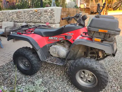 Be ready for the winter snow, it's just around the corner. Very nimble machine, easy to drive. 2003...