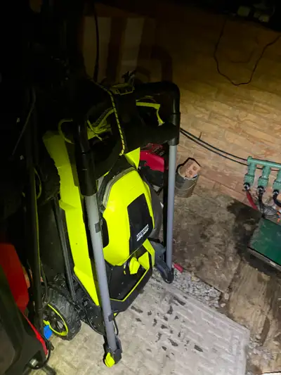 Ryobi Self Propelled 21"8 80v, View more