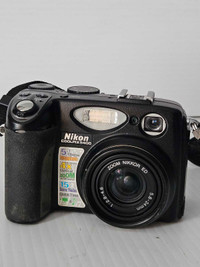 Nikon  Coolpix 5400 Digital camera  5.1 MP