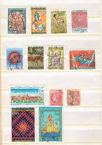 ALGÉRIE. 13 timbres oblitérés tout différents.