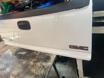 2005 GMC Sierra Chevy Silverado tailgate little bit of surface rust $150