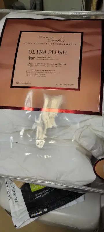 SOFT Down ALTERNATIVE COMFORTER IN VERY GOOD CONDITION TWIN SIZE, View more