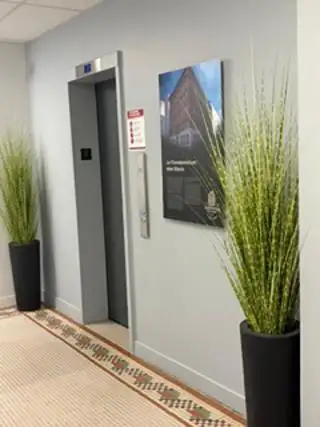 41/2 JOLI CONDO sur 2 étages sans fumée et sans drogue à proximité de la Place d’Youville, à l’entré...