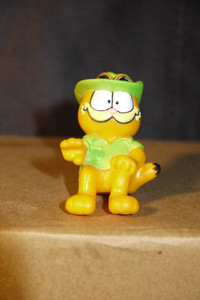 1981 Garfield Safari Cowboy Hat Toy Figure