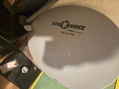 This is the really big sized dish. Comes with mount and LNB.