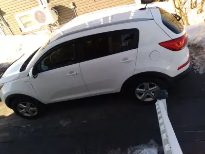 Selling a 2015 Kia Sportage LX AWD, It has 273, 000 km highway miles for work. Heated seats. Well ma...