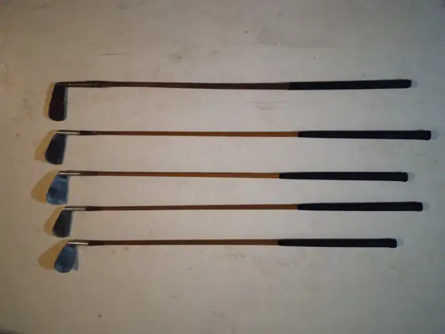 Vintage iron golf clubs in Golf in London - Image 2
