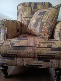 LIVING ROOM CHAIR FOR SALE