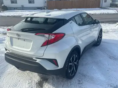 2018 Toyota c-hr 262,061km new tires and new brakes. Blue tooth radio, heated seats. 4cylinder great...